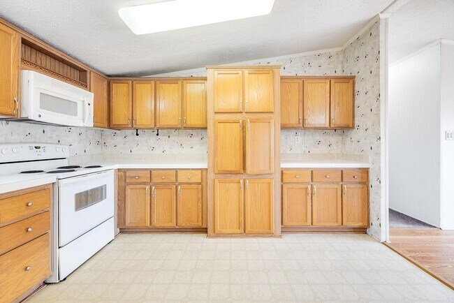 Building Photo - 1055 Low Ground Rd