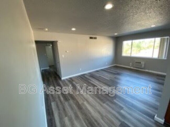 Building Photo - 2417 Northrop Ave