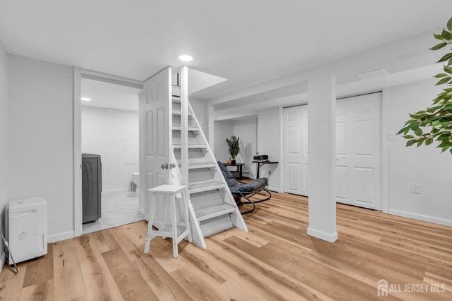 Building Photo - 36 Landvale Rd