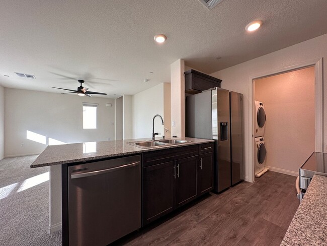 Building Photo - CONTEMPORARY TOWNHOUSE WITH AMENITIES AND ...