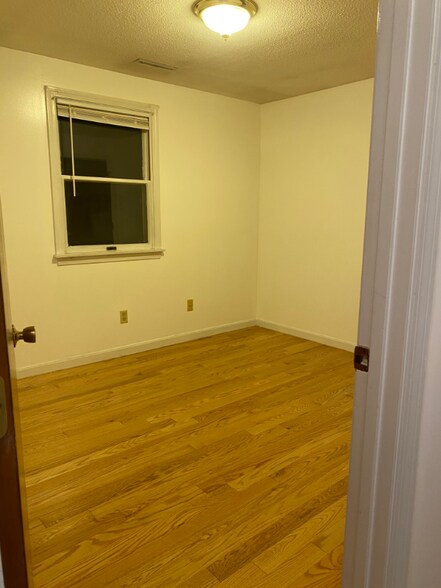 Building Photo - 14 Cutter St