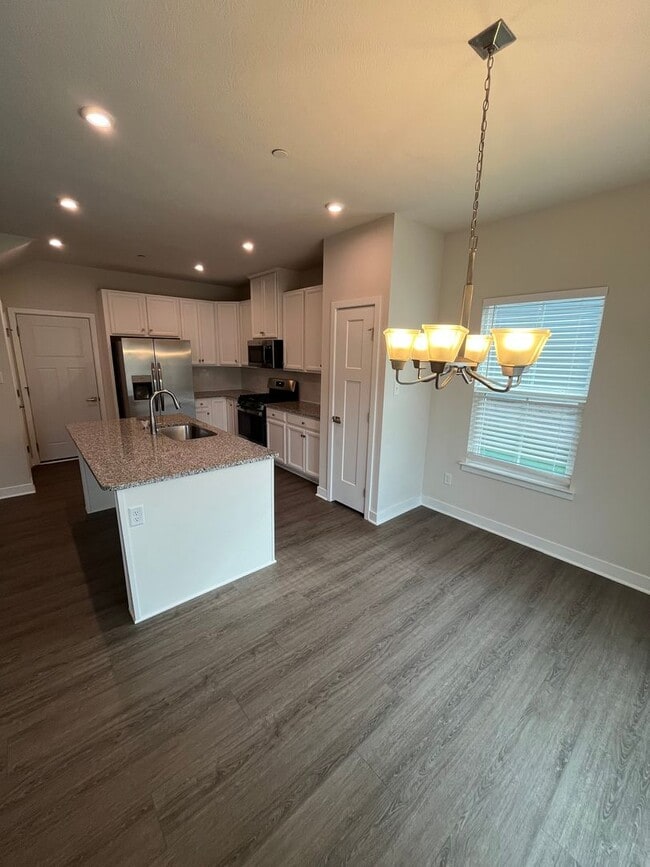 Building Photo - 312 Frances Ln