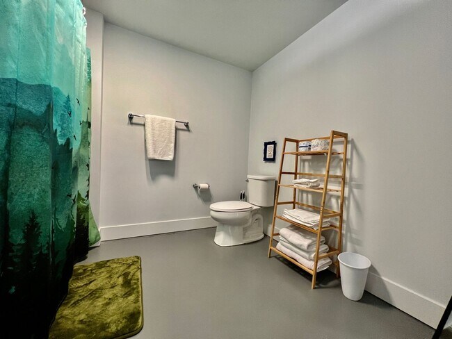 Building Photo - ?Kings Island Loft w/ Brewery, River, Bike...