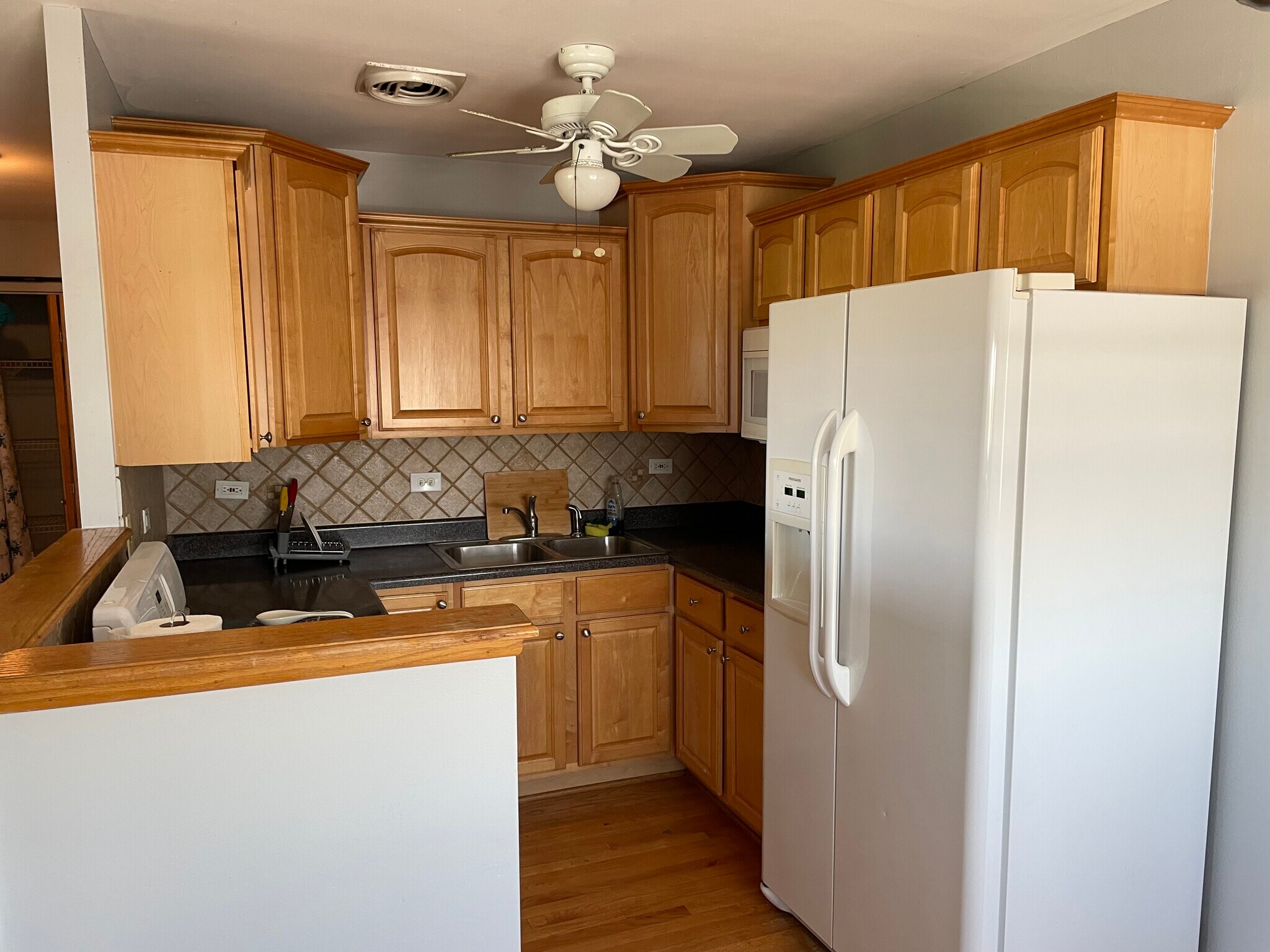 Building Photo - 4600 N Cumberland Ave