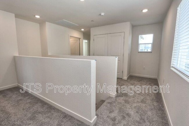 Building Photo - 2097 Shady Tree Cir