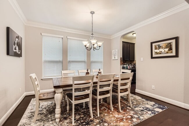 Building Photo - 5 Bedrooms and 3+ Living Spaces!