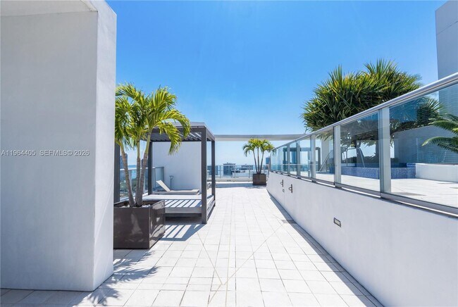 Building Photo - 1010 SW 2nd Ave