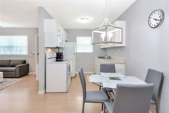 Building Photo - 1015 SW 30th St