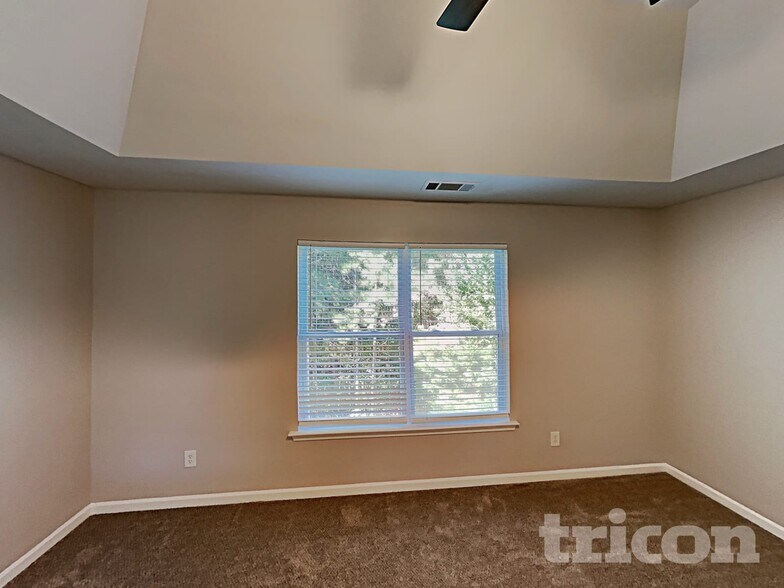 Building Photo - 46 Crescent Woode Way