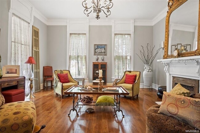 Building Photo - 345 S Washington St