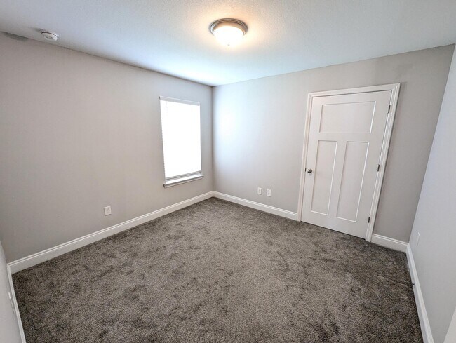 Building Photo - 1651 Ponderosa Dr