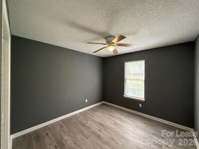 Building Photo - 11111 Meadow Bank Ln