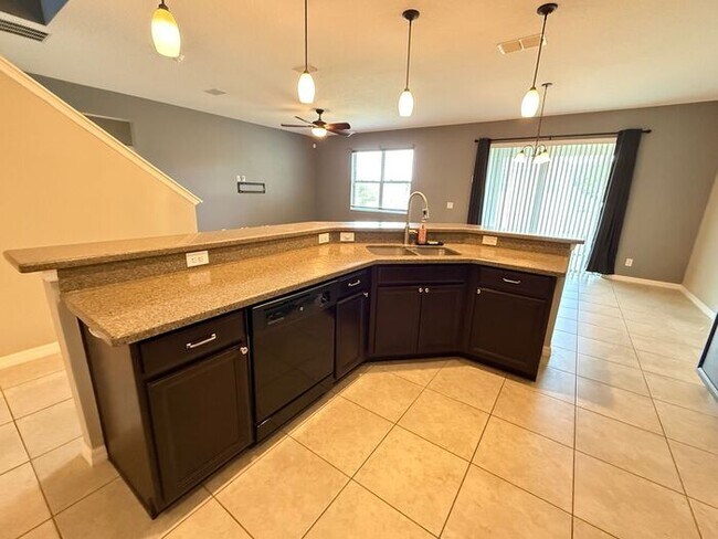 Building Photo - 5/3 Near Clermont -$500 OFF THE FIRST MONTH'S RENT