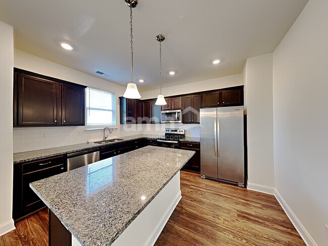 Building Photo - 320 Bourne St