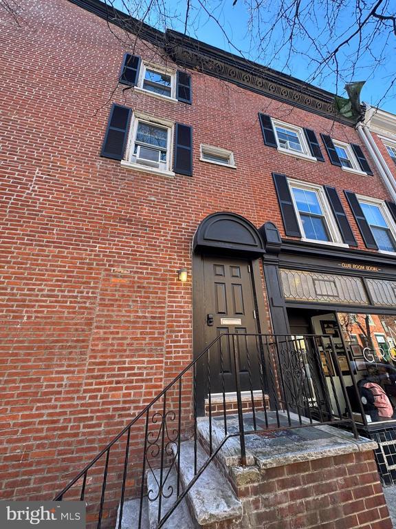 Building Photo - 1600 Pine St