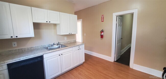 Building Photo - 197 Winnikee Ave