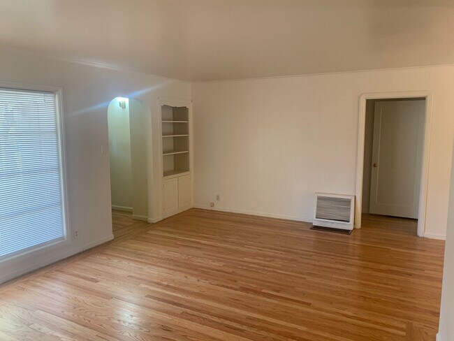 Building Photo - 2230 Montecito Ave
