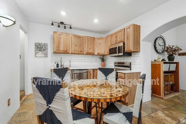 Building Photo - 14600 S Shaggy Mountain Rd