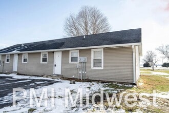 Building Photo - "Cozy 2-Bed Oasis in New Palestine with 800 Sq Ft of Comfort!"