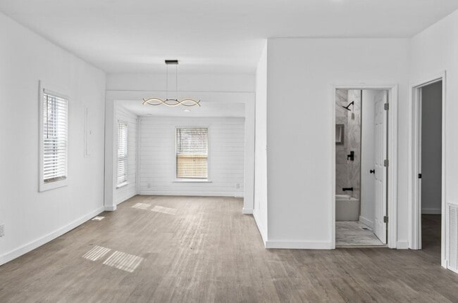 Building Photo - Charming 2BR Lebanon Home with Modern Updates & Large Yard
