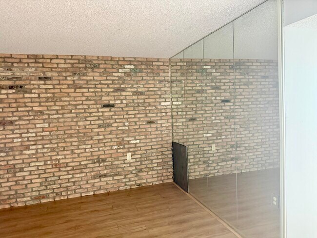 Building Photo - 4602 Martinique Way