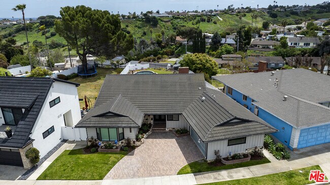 Building Photo - 4444 Don Felipe Dr