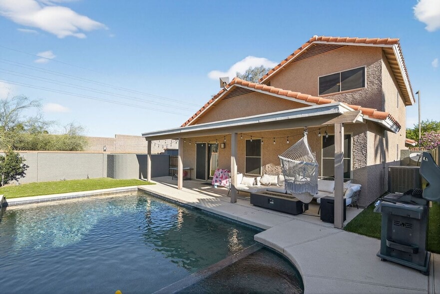 Building Photo - 8807 E Dahlia Dr