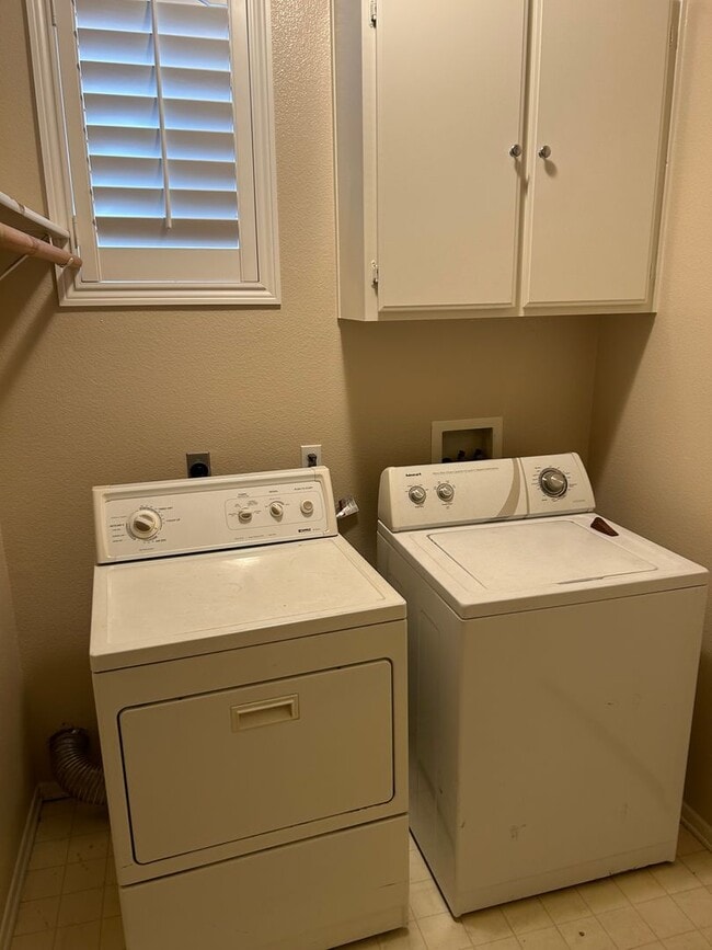 Building Photo - Saddlepeak Dr. Home