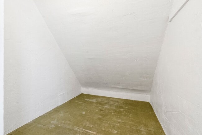 Building Photo - 1918 Olive St