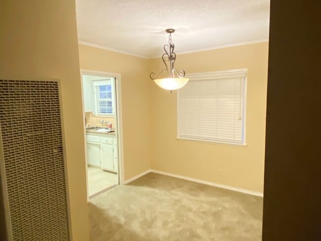 Building Photo - Nice Neighborhood North Long Beach 2 bd 1 ...