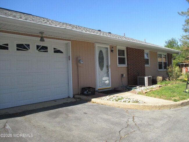 Building Photo - 530A Portsmouth Dr