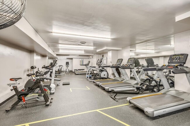 Building Photo - Great 2 Bedroom 2 Bath in Van Ness DC!