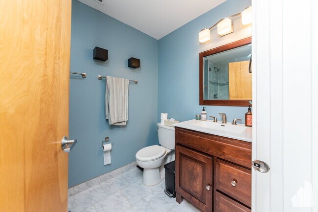Building Photo - 6 S Laflin St