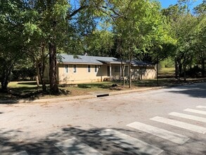 Building Photo - 4BR 2 BA House around the corner from Wilson Park!