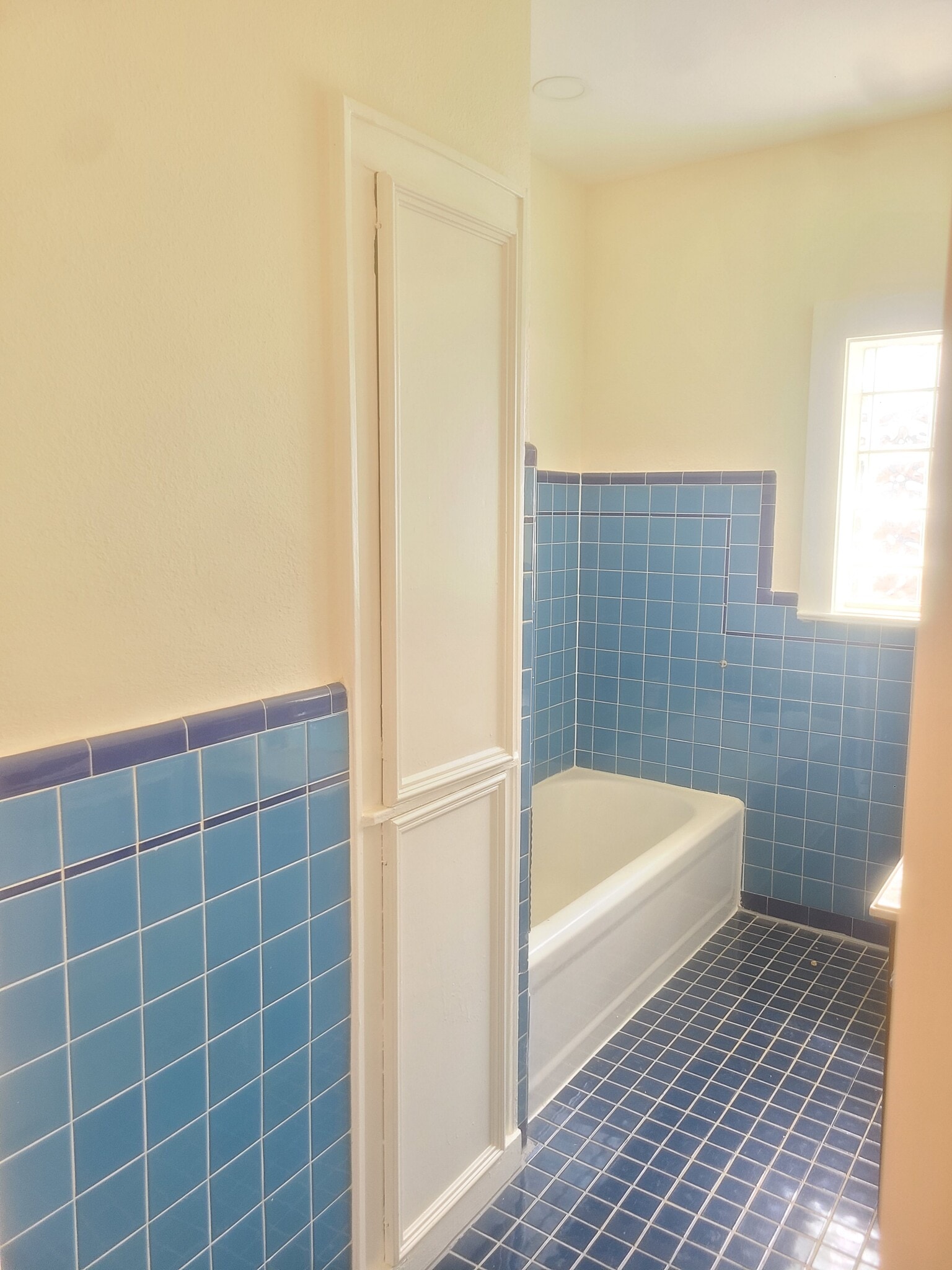 Bathroom - 4703 Chenevert St
