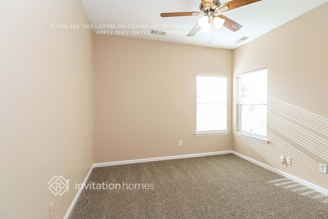 Building Photo - 2005 City Lights Dr