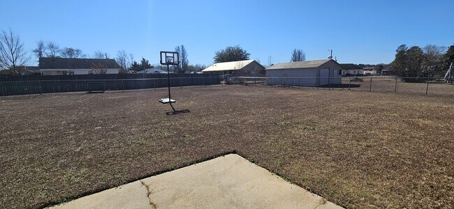 Building Photo - 312 Joe Walding Dr