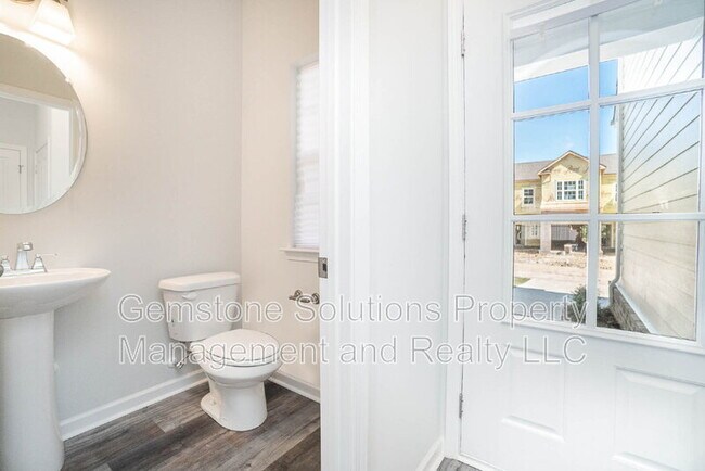 Building Photo - 717 Finse Dr