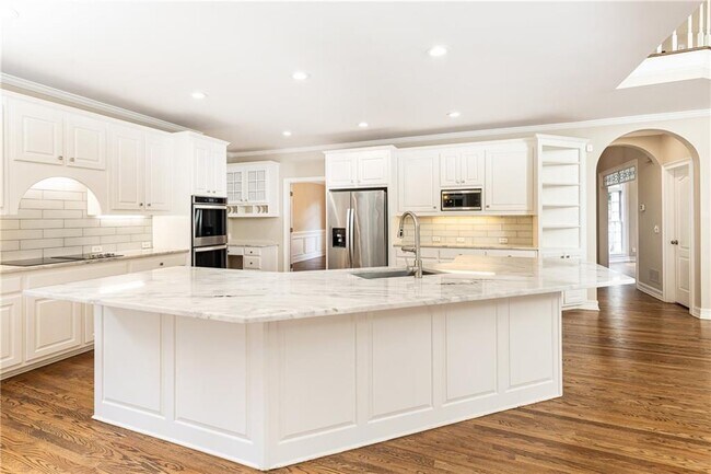 Building Photo - 9360 Nesbit Lakes Dr