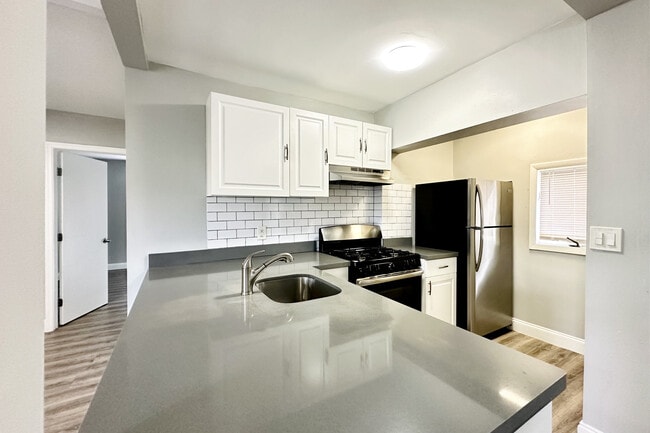 Building Photo - 817 NE 19th Avenue