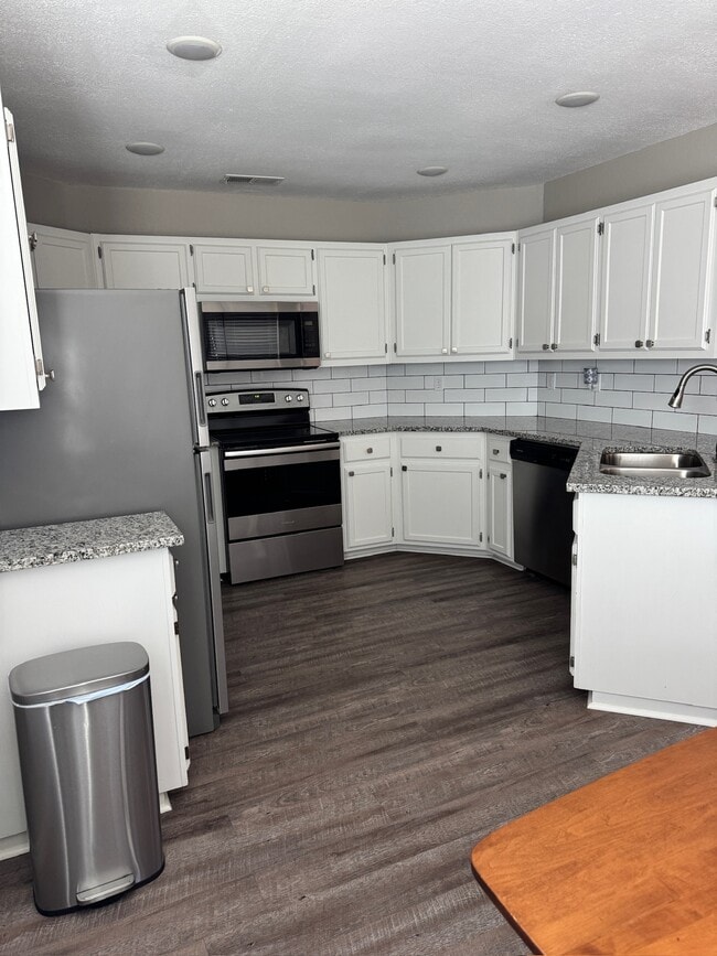 Building Photo - 304 N Essex Dr