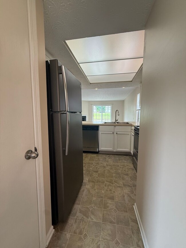 Building Photo - 5931 Shadow Lake Cir