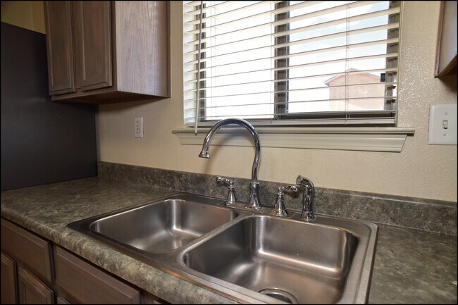 Building Photo - 14325 Island Point Dr