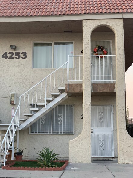 Building Photo - 4253 Stewart Ave