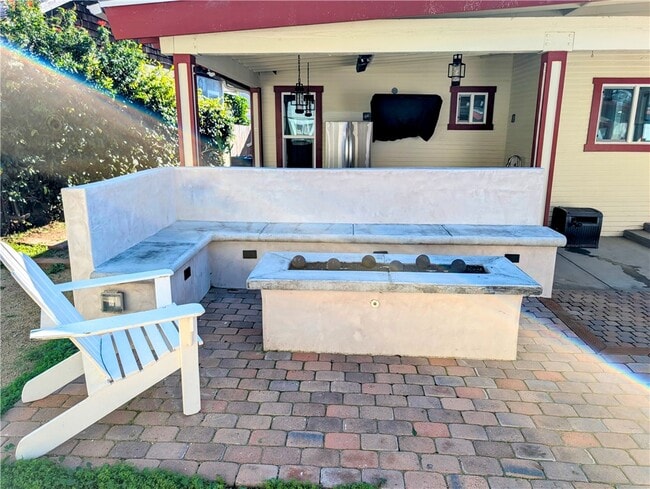 Building Photo - 1041 2nd St