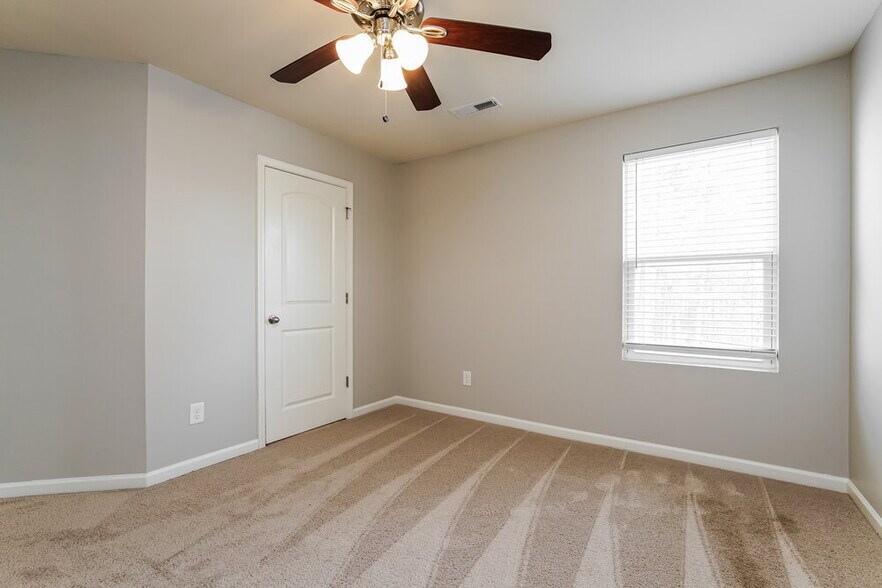 Building Photo - 52 Badger Pass Dr