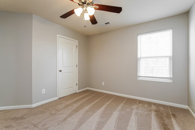 Building Photo - 52 Badger Pass Dr