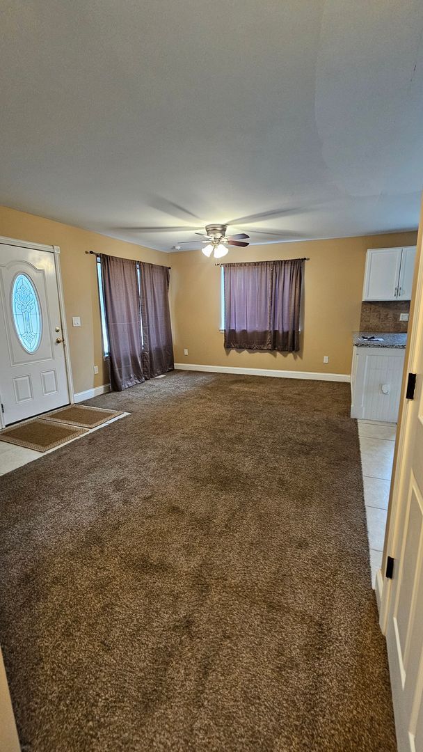 Building Photo - UPDATED BEAUTIFUL 3 BEDROOM/2 BATH