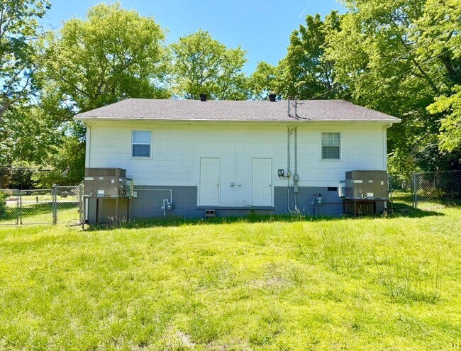 Building Photo - 857 Greenwood Ave