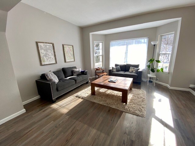 Building Photo - 10 Langley Pl